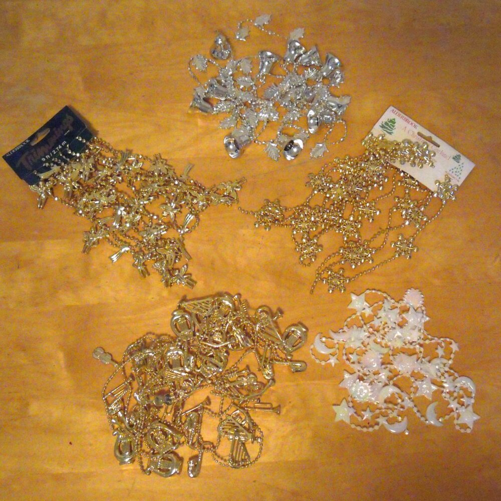 Lot Vintage Gold  Silver & White Plastic Beaded Christmas Garland Bells  5 x 9'